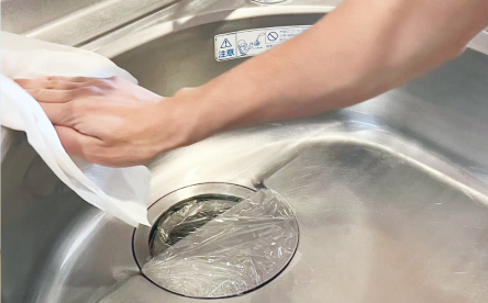 水回りクリーニングの様子